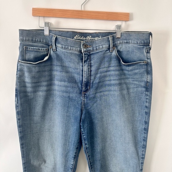 Eddie Bauer Jeans Womens Revival High Rise Straight Leg Sz 18 Blue Denim - Picture 3 of 13